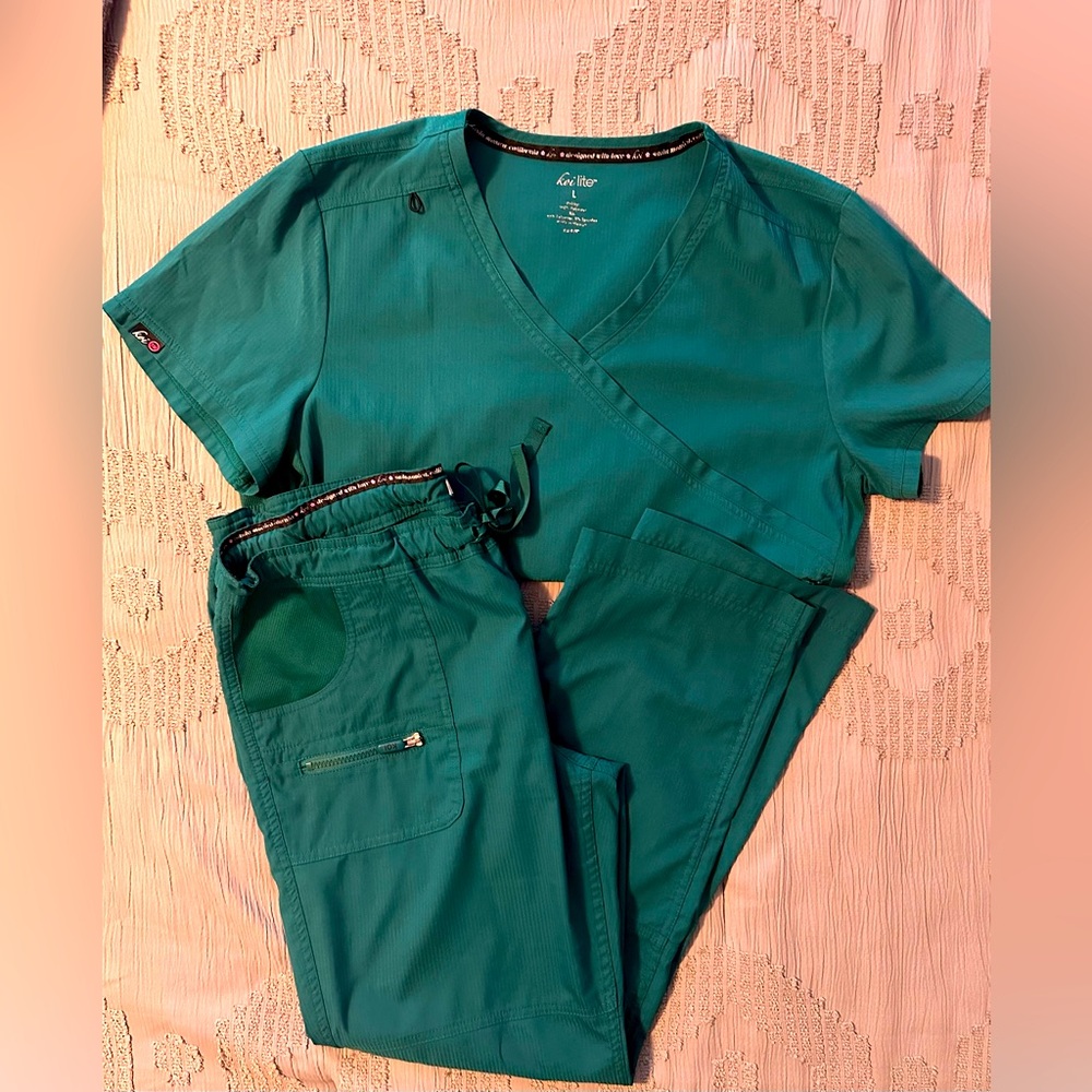 Koi lite scrub set